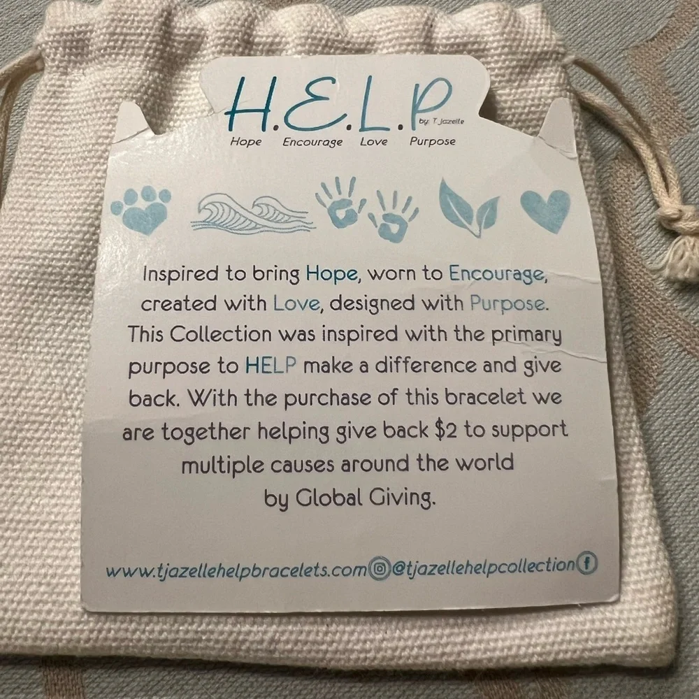 T Janelle HELP Joy Beaded Bracelet - Red, Green, White Swirl Christmas - Picture 3 of 6